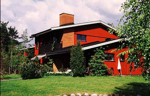 Påkostad villa i Viksjö uppförd i slutet av 1970-talet.