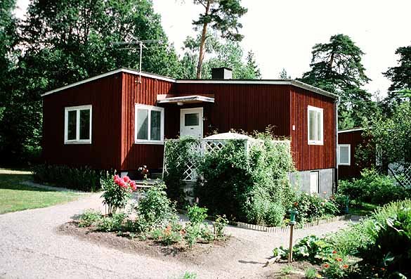 Rödfärgade enfamiljshus i Höjdhagen, Gustavsberg. Uppförda kring 1940.