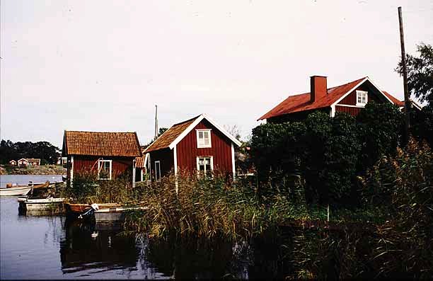 Faluröda bodar och boningshus på Harö.