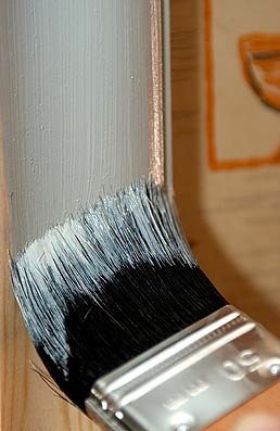 Linoljefärgsmålning av foder