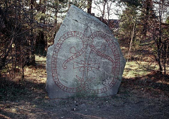En av Jarlabankes stenar.